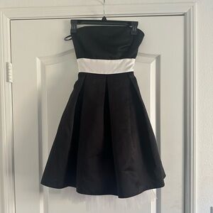 Alyn Paige dress